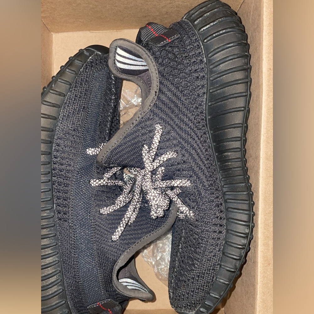 Yeezy “onyx” 350